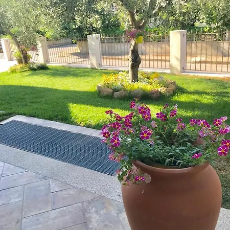 Bed & Breakfast S' Orgiola Girasole