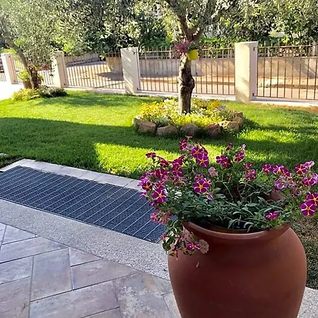 Bed & Breakfast S' Orgiola Girasole